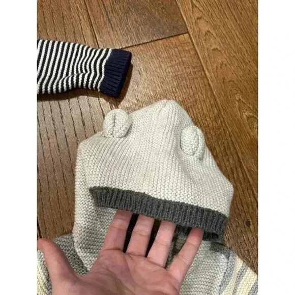 Lot Of 2 Baby Gap Sweaters 6-12 Months Neutral Gray Blue - Picture 8 of 13